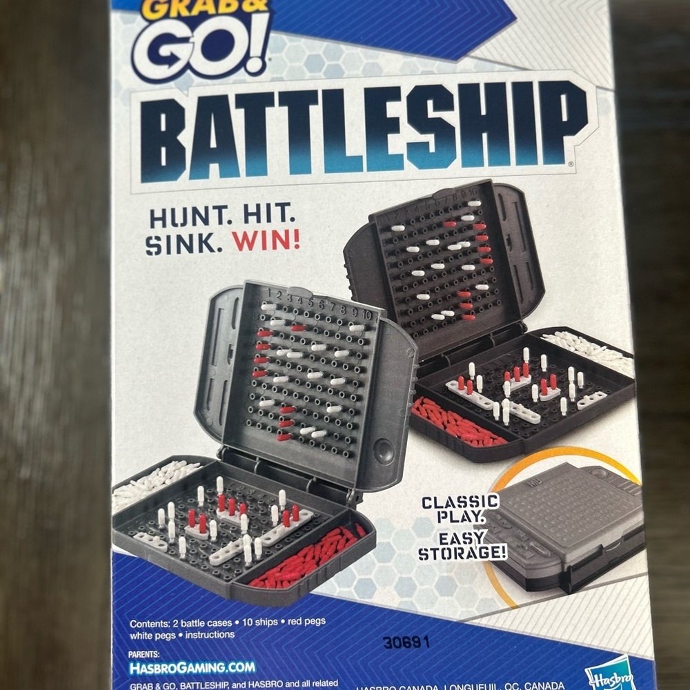 Hasbro Gaming Battleship Small Grab & Go Game - Blue and White - Picture 2 of 5